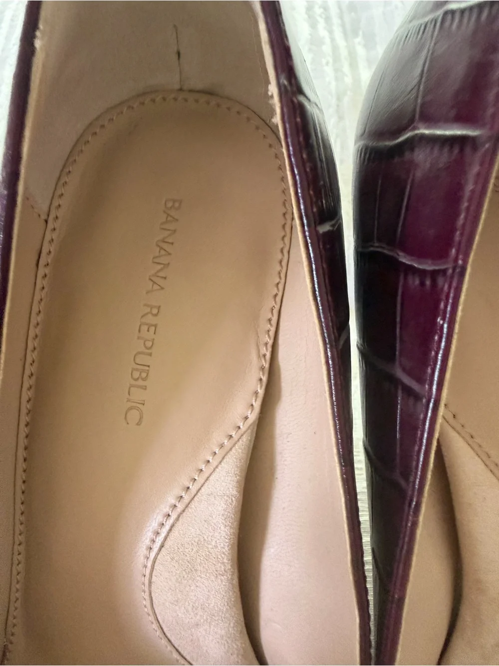 Vintage Banana Republic Women's Burgundy Croc-Embossed Pointed-Toe Heels